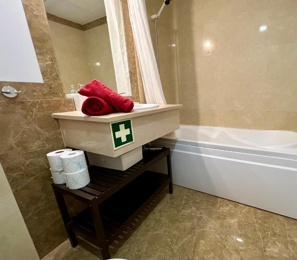 Beach & Sea Apt, Fast Wifi, Airco, Private Parking And Pool بورتيماو المظهر الخارجي الصورة